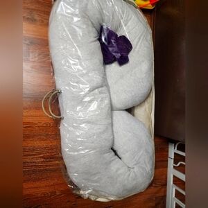 C shaped pregnancy pillow with extra cover